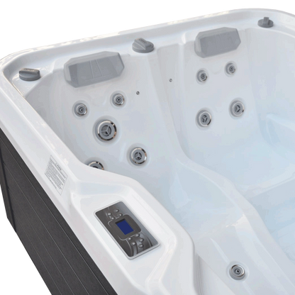 Fun for 3 - Oasis Spas Hot Tub