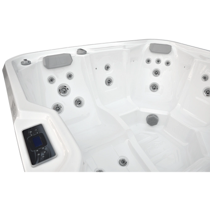 Fun for 6 - Oasis Spas Hot Tub